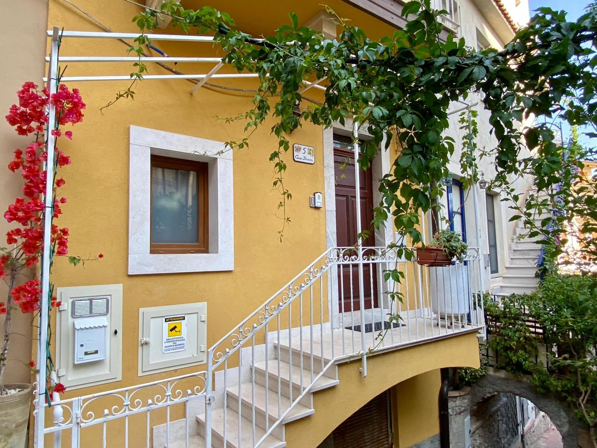 Casa Ferrara Hotel Таормина Екстериор снимка
