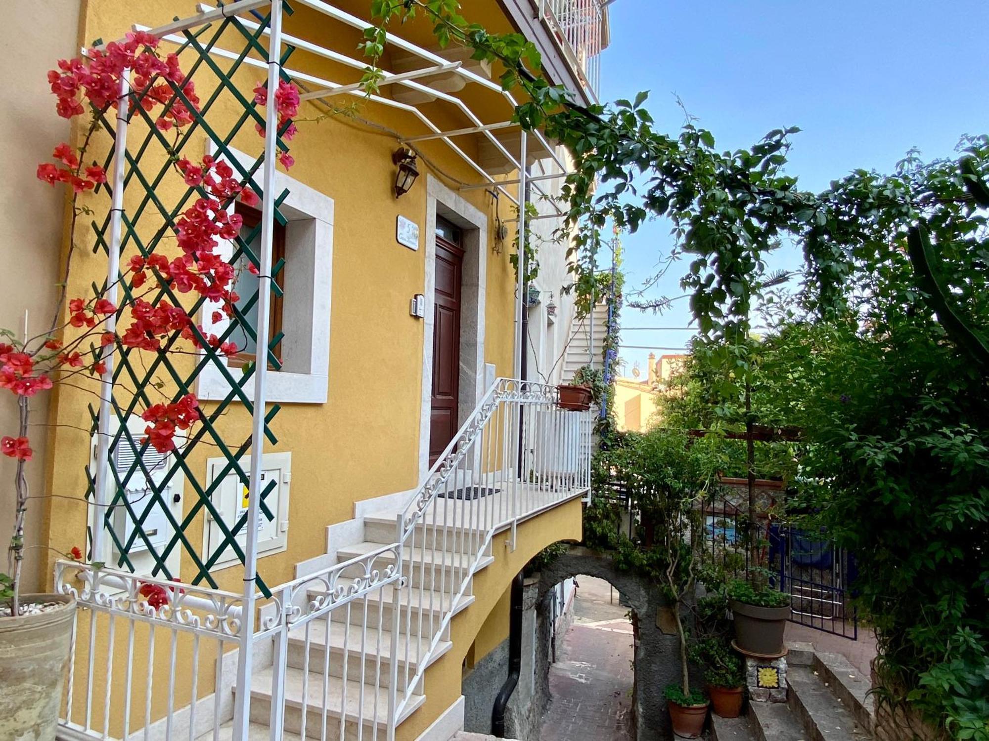 Casa Ferrara Hotel Таормина Екстериор снимка